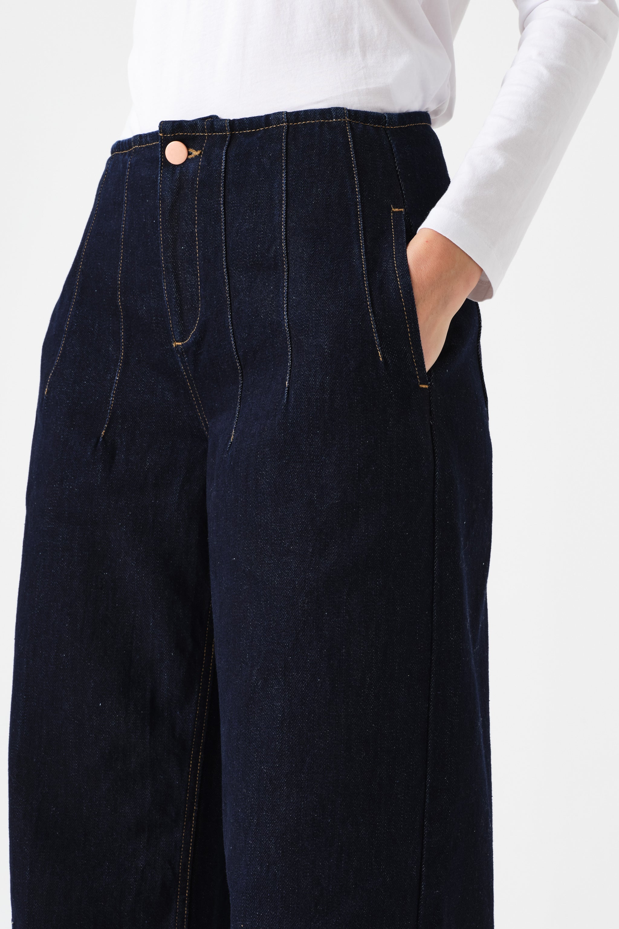 Noah Barrel Leg Jean in Blue Moon
