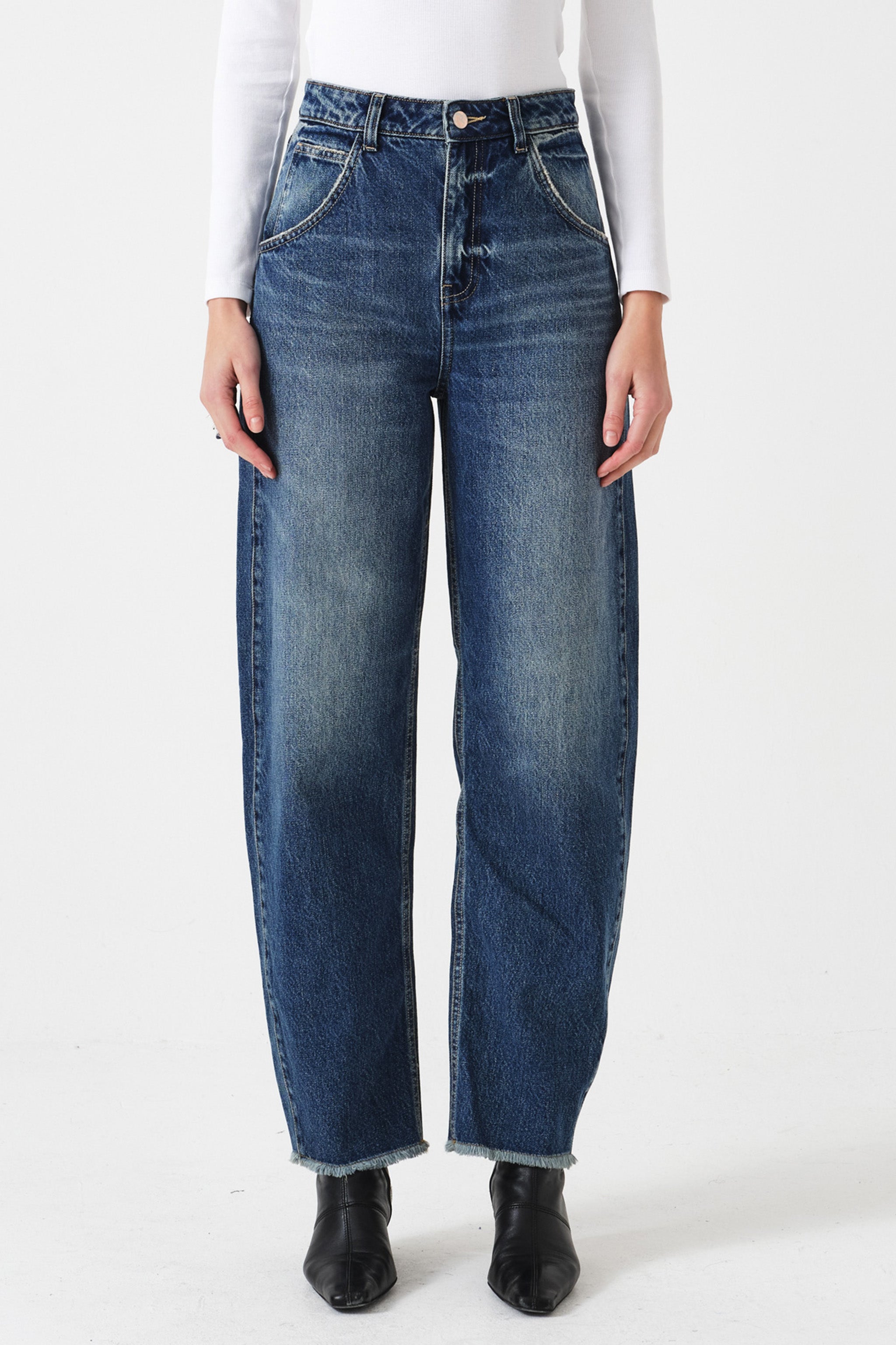 Bo Barrel Leg Jean in Phoenix